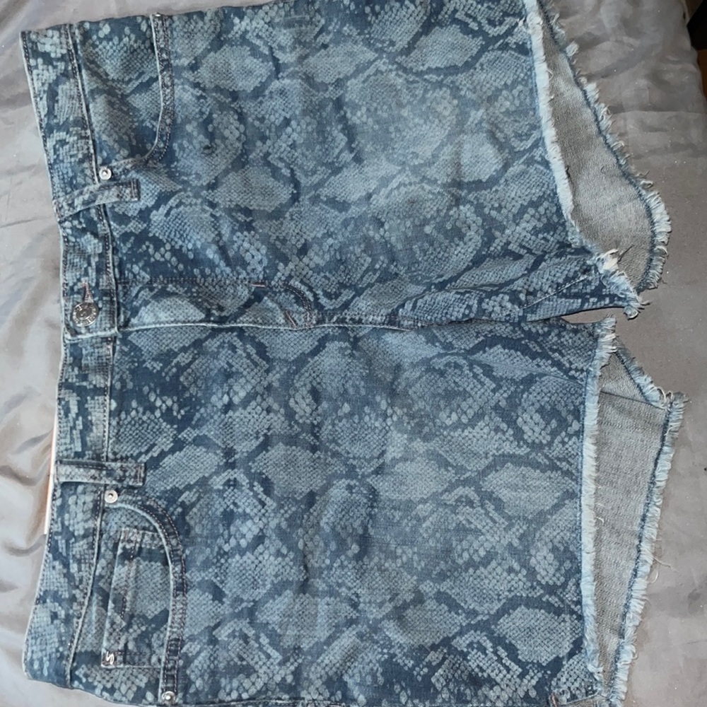 Seven 7 5” Seam Weekend Short size 12 denim